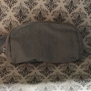 NWOT Light  grey  Lululemon Everywhere Belt Bag OS